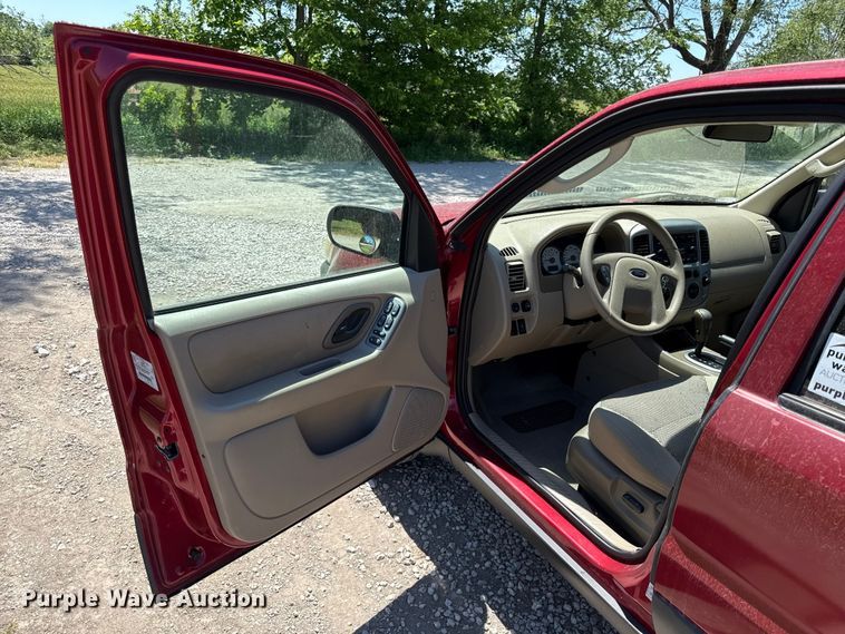 image for item EC4593 2005 Ford Escape SUV