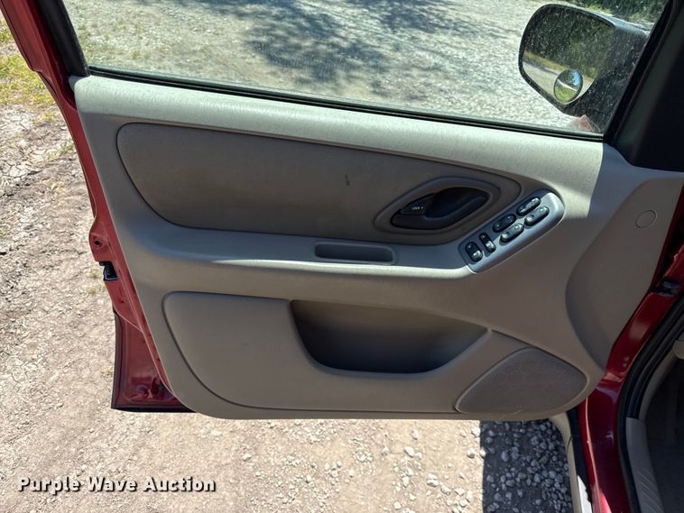 image for item EC4593 2005 Ford Escape SUV