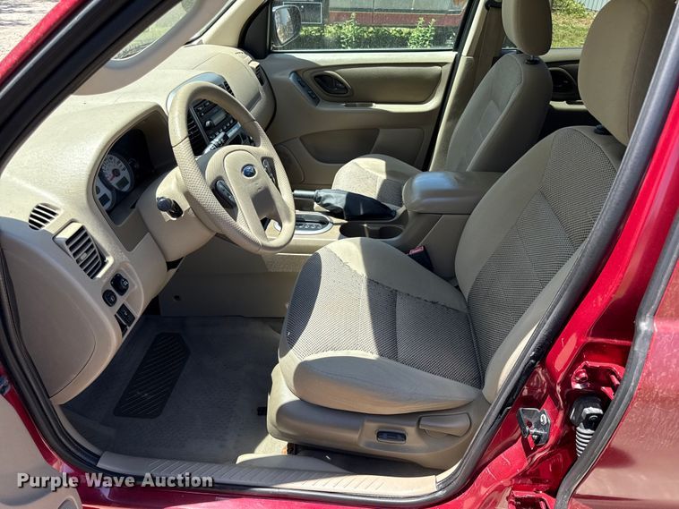 image for item EC4593 2005 Ford Escape SUV