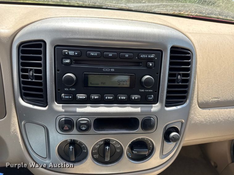 image for item EC4593 2005 Ford Escape SUV