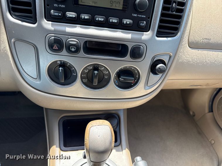image for item EC4593 2005 Ford Escape SUV