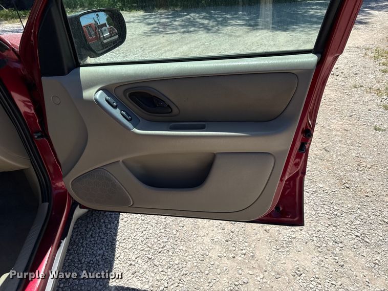 image for item EC4593 2005 Ford Escape SUV
