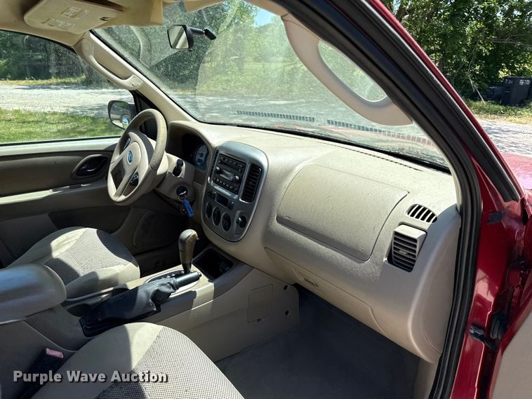 image for item EC4593 2005 Ford Escape SUV