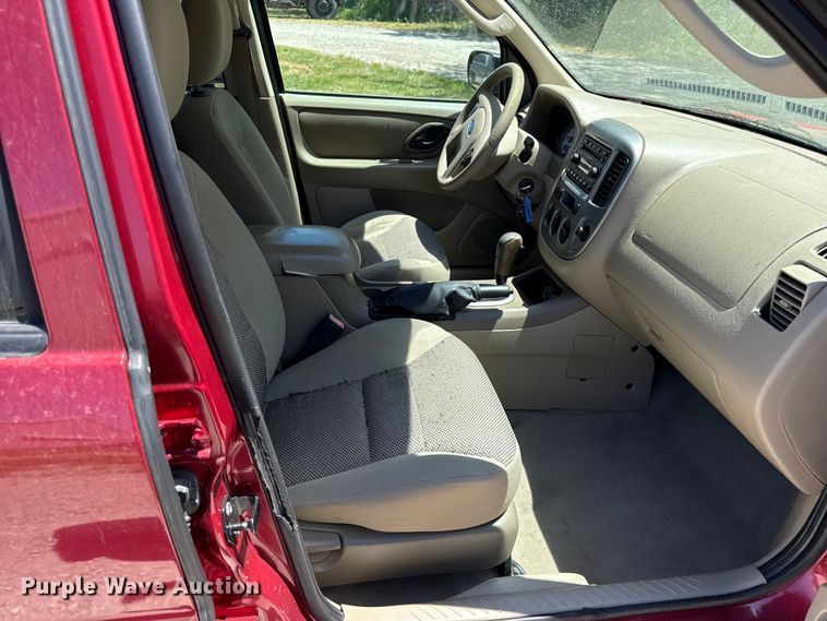 image for item EC4593 2005 Ford Escape SUV