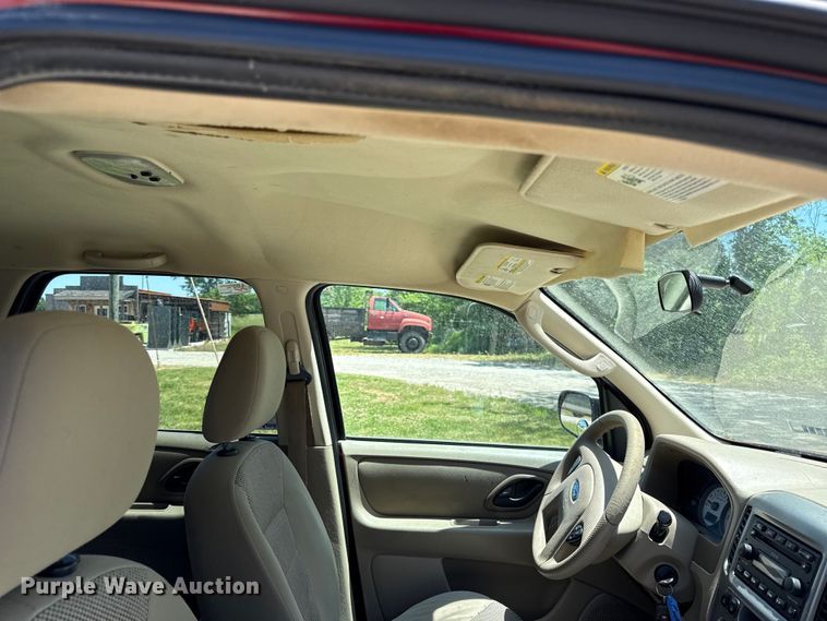 image for item EC4593 2005 Ford Escape SUV