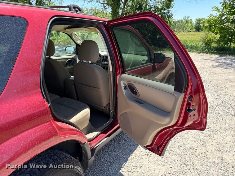 image for item EC4593 2005 Ford Escape SUV
