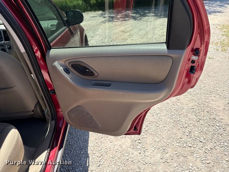 image for item EC4593 2005 Ford Escape SUV