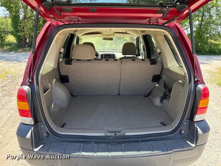 image for item EC4593 2005 Ford Escape SUV