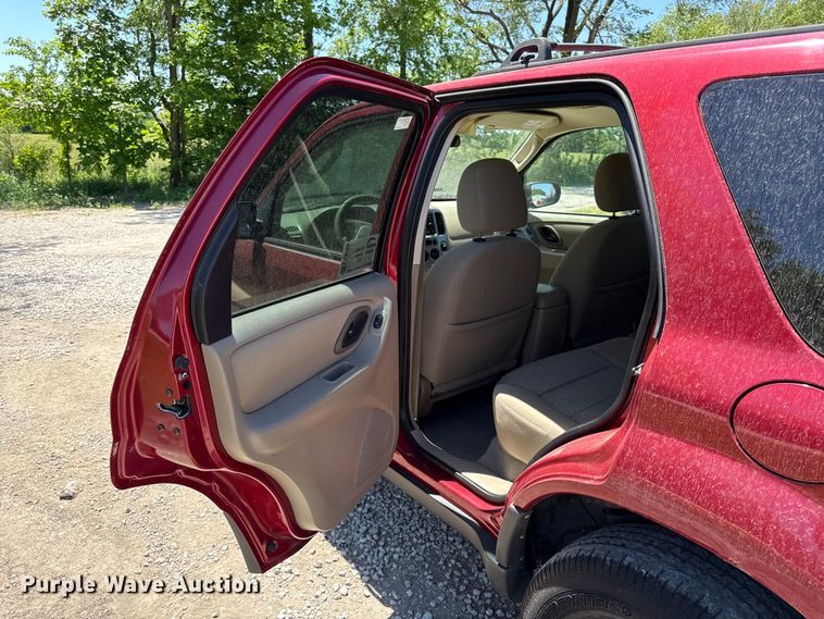 image for item EC4593 2005 Ford Escape SUV