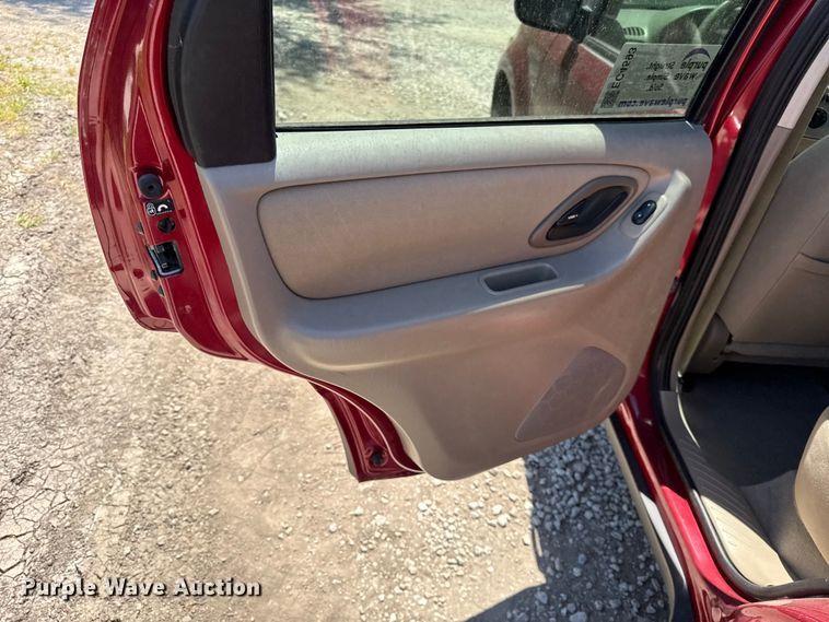 image for item EC4593 2005 Ford Escape SUV