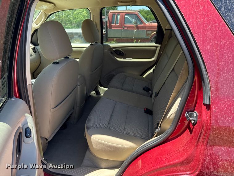 image for item EC4593 2005 Ford Escape SUV