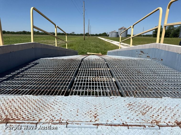 image for item EC4599 Dockzilla loading dock ramp