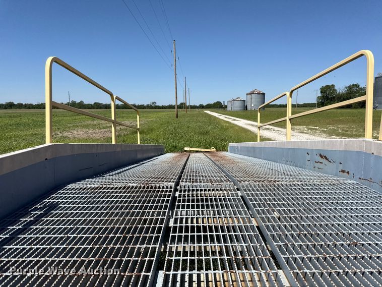 image for item EC4599 Dockzilla loading dock ramp