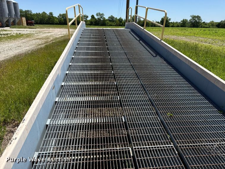 image for item EC4599 Dockzilla loading dock ramp