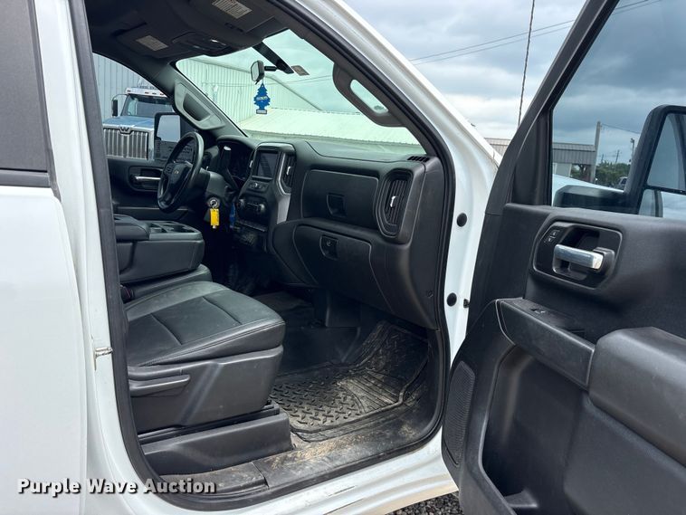 image for item ED5243 2021 Chevrolet Silverado 2500HD Crew Cab utility bed pickup truck