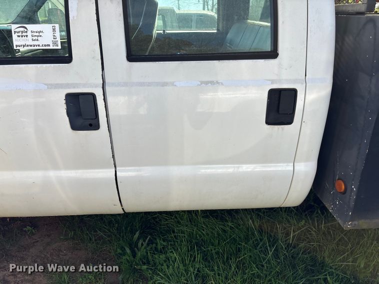 image for item EF1063 2004 Ford F450 Super Duty Crew Cab utility / service truck