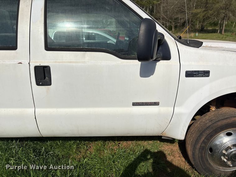 image for item EF1063 2004 Ford F450 Super Duty Crew Cab utility / service truck