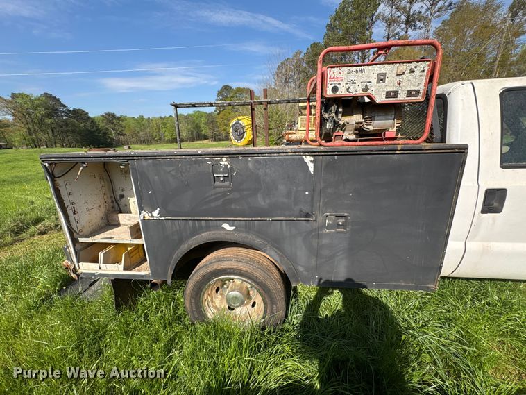 image for item EF1063 2004 Ford F450 Super Duty Crew Cab utility / service truck