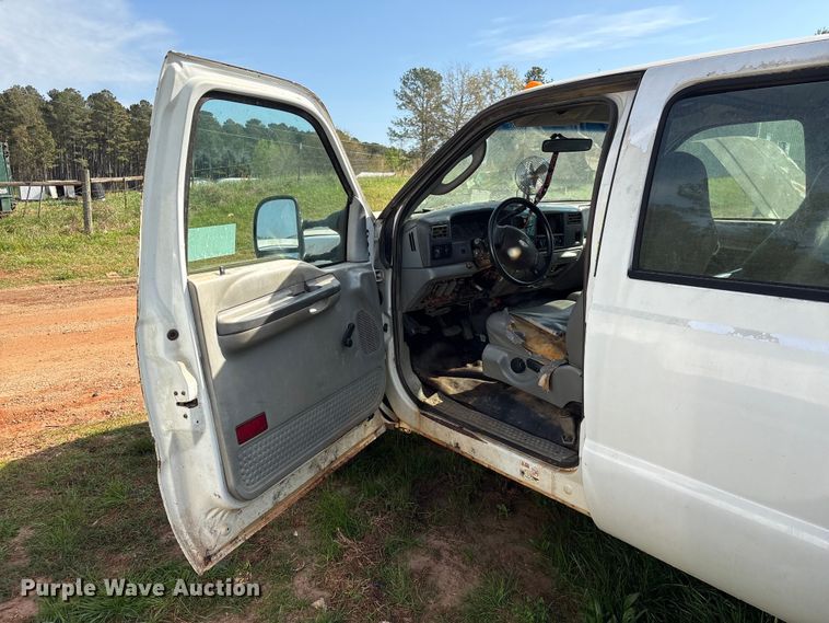 image for item EF1063 2004 Ford F450 Super Duty Crew Cab utility / service truck