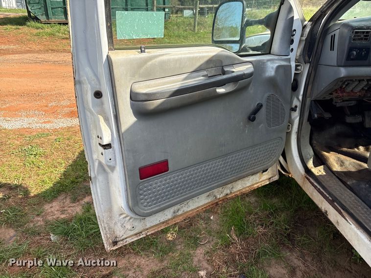 image for item EF1063 2004 Ford F450 Super Duty Crew Cab utility / service truck
