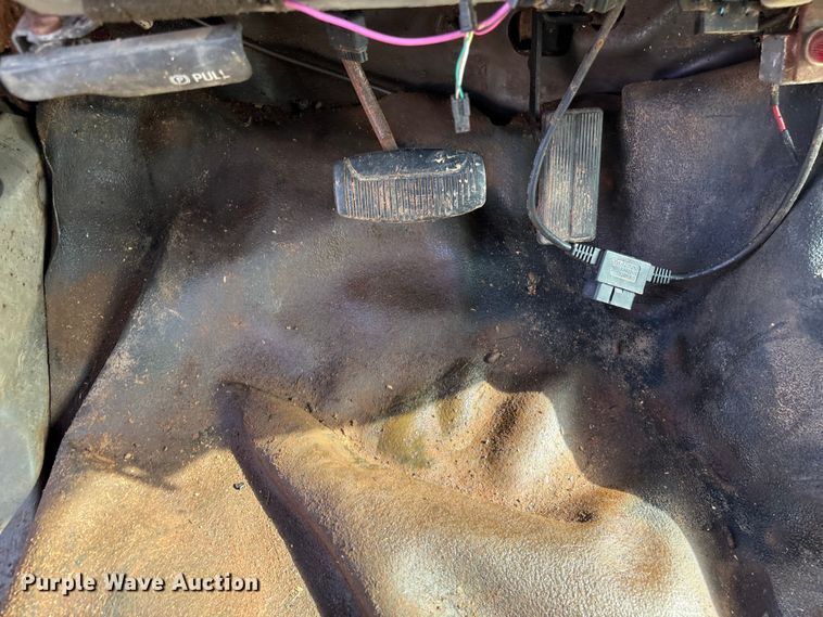 image for item EF1063 2004 Ford F450 Super Duty Crew Cab utility / service truck