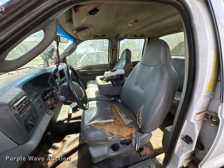 image for item EF1063 2004 Ford F450 Super Duty Crew Cab utility / service truck