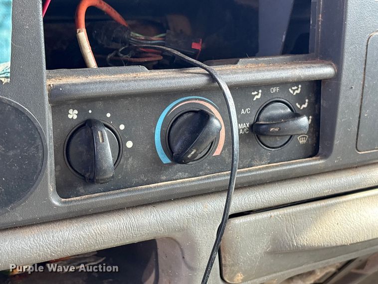 image for item EF1063 2004 Ford F450 Super Duty Crew Cab utility / service truck