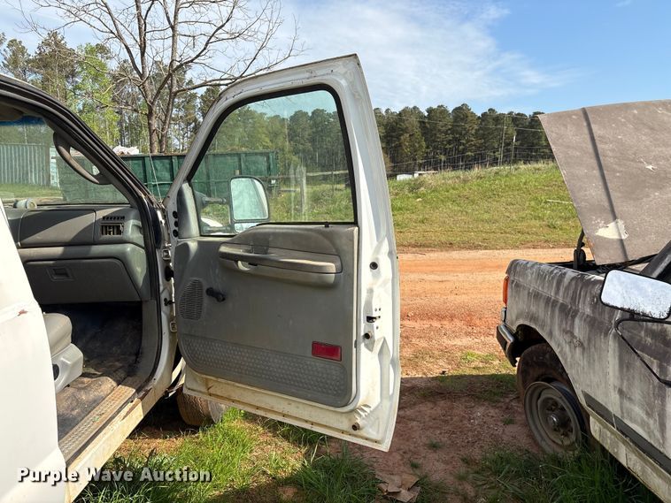 image for item EF1063 2004 Ford F450 Super Duty Crew Cab utility / service truck