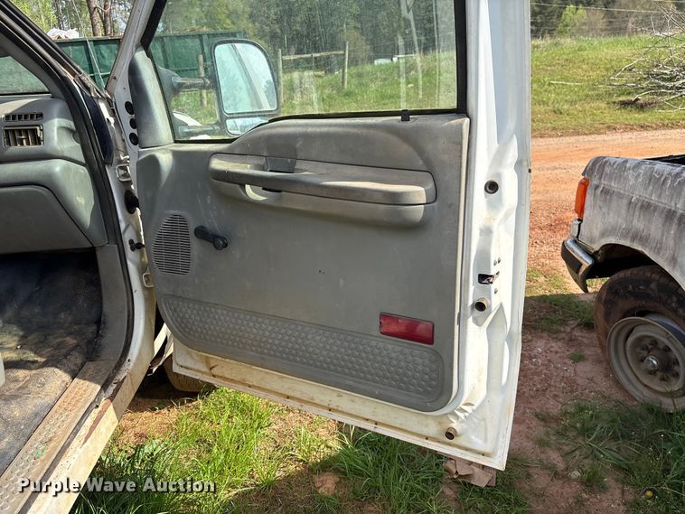 image for item EF1063 2004 Ford F450 Super Duty Crew Cab utility / service truck