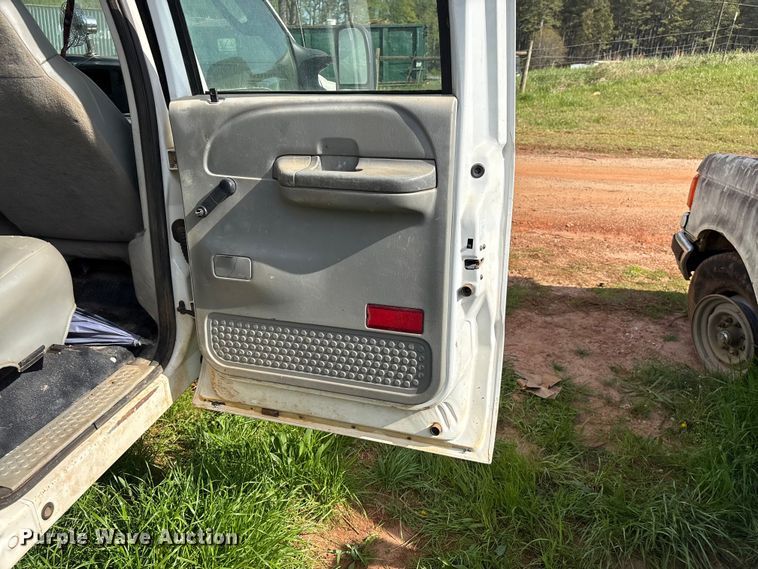 image for item EF1063 2004 Ford F450 Super Duty Crew Cab utility / service truck