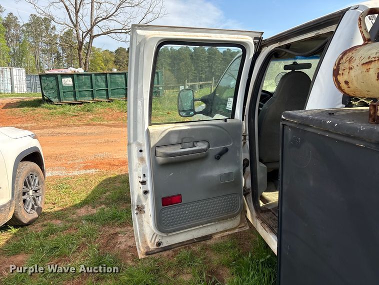image for item EF1063 2004 Ford F450 Super Duty Crew Cab utility / service truck