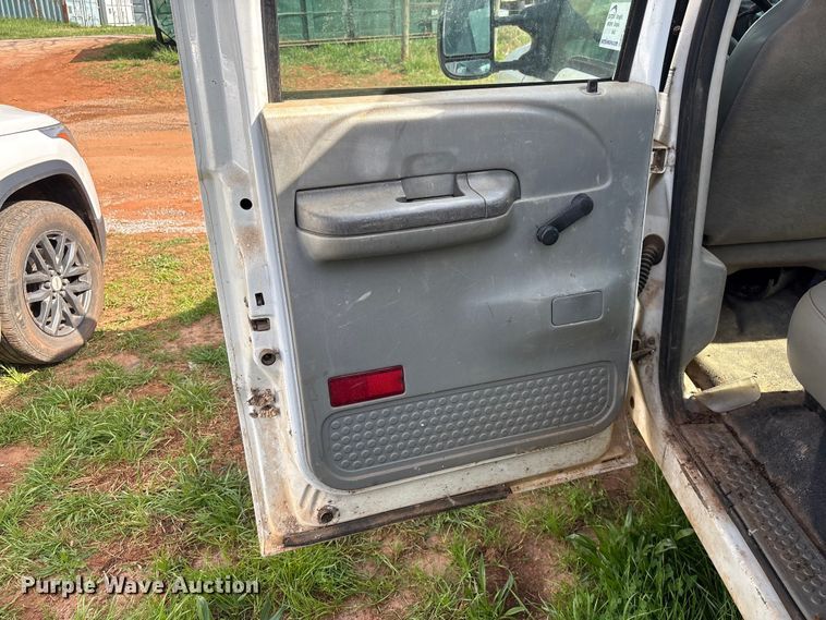 image for item EF1063 2004 Ford F450 Super Duty Crew Cab utility / service truck
