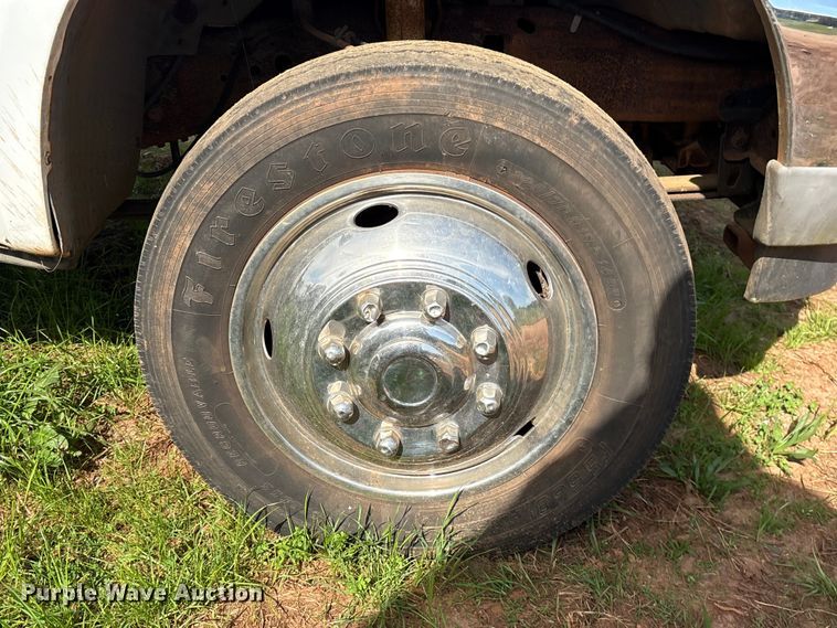 image for item EF1063 2004 Ford F450 Super Duty Crew Cab utility / service truck