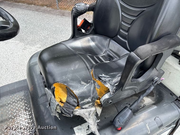 image for item EF1159 2016 UniCarriers CFS40 forklift