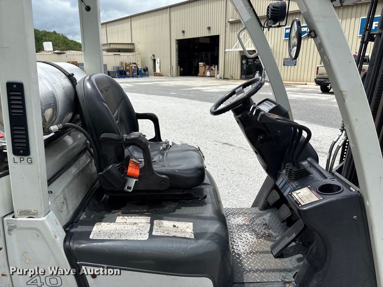 image for item EF1159 2016 UniCarriers CFS40 forklift
