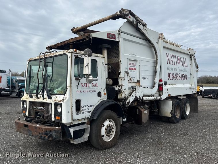 2007 Mack MR refuse truck