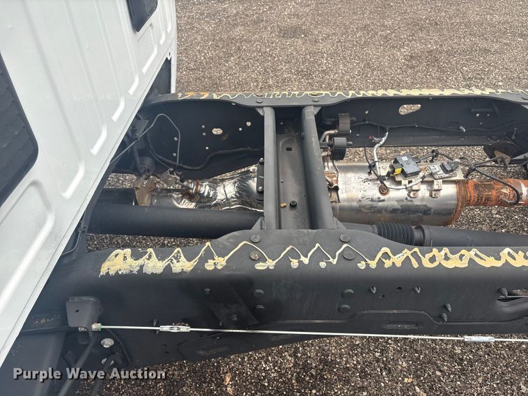image for item EG8925 2022 RAM 5500 truck cab and chassis