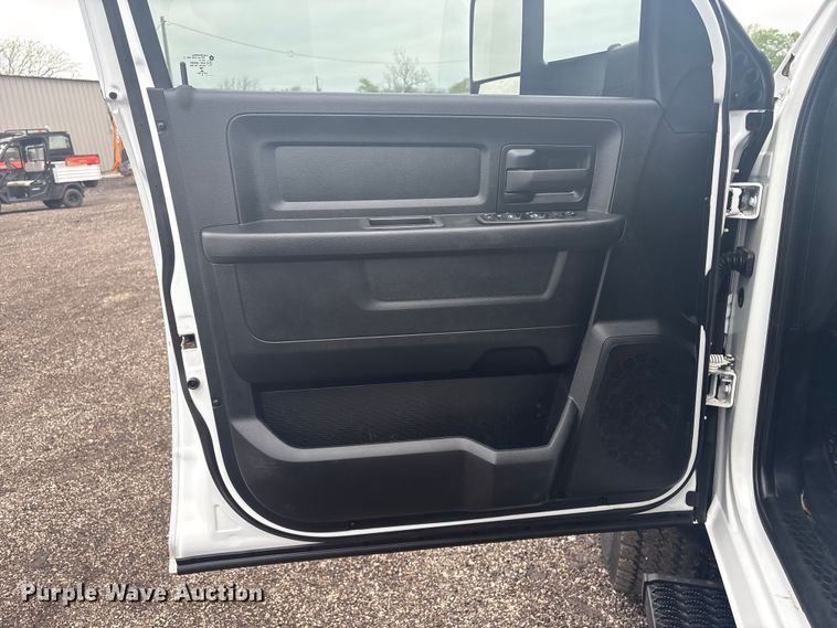 image for item EG8925 2022 RAM 5500 truck cab and chassis