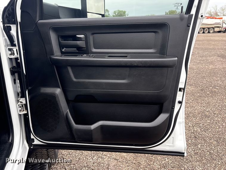 image for item EG8925 2022 RAM 5500 truck cab and chassis
