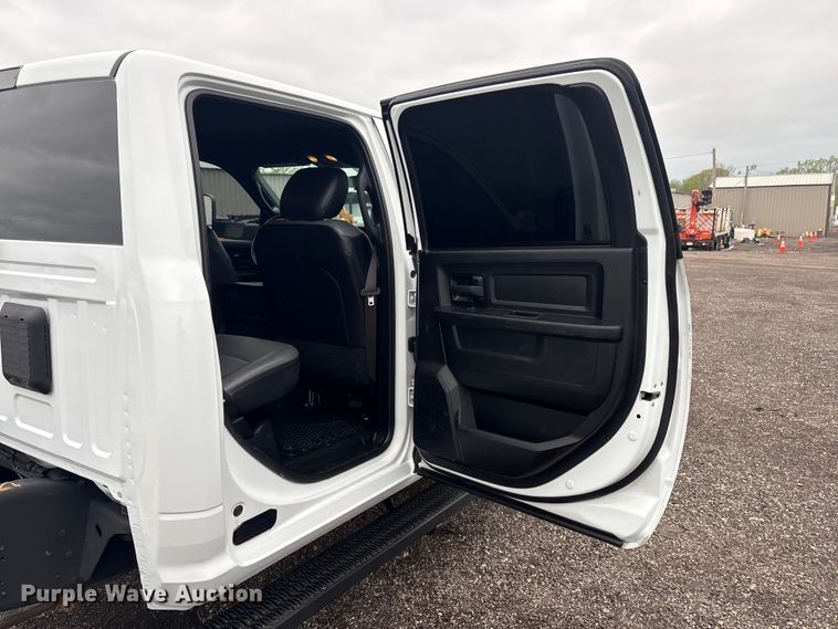 image for item EG8925 2022 RAM 5500 truck cab and chassis