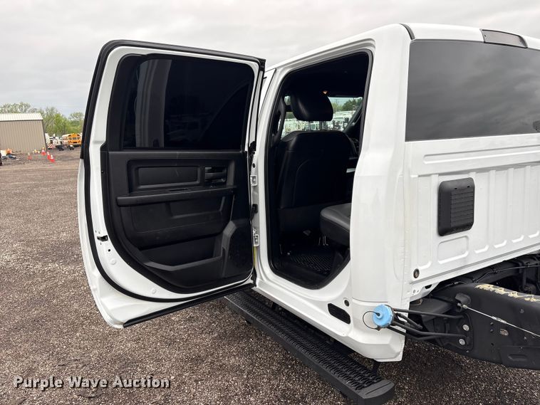 image for item EG8925 2022 RAM 5500 truck cab and chassis