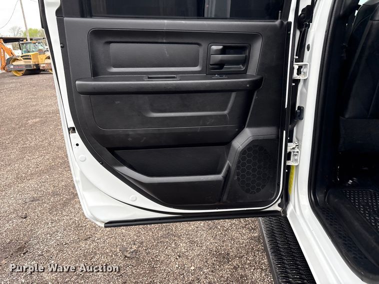 image for item EG8925 2022 RAM 5500 truck cab and chassis