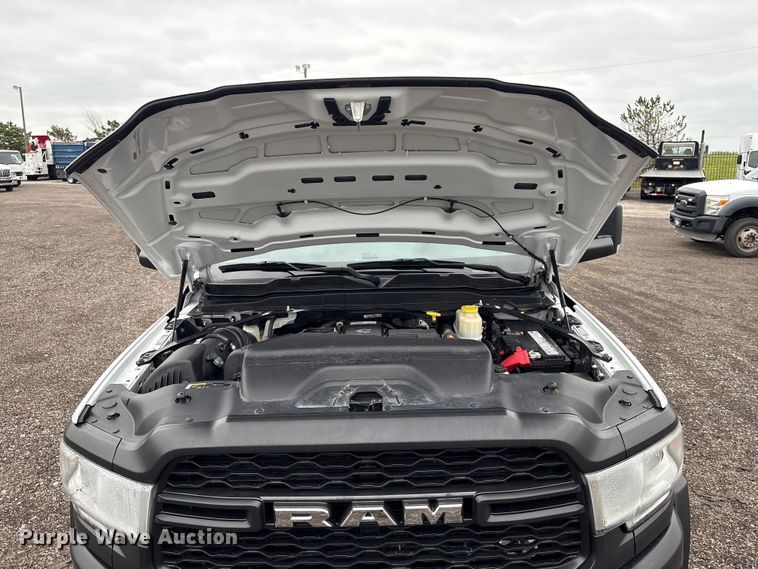 image for item EG8925 2022 RAM 5500 truck cab and chassis