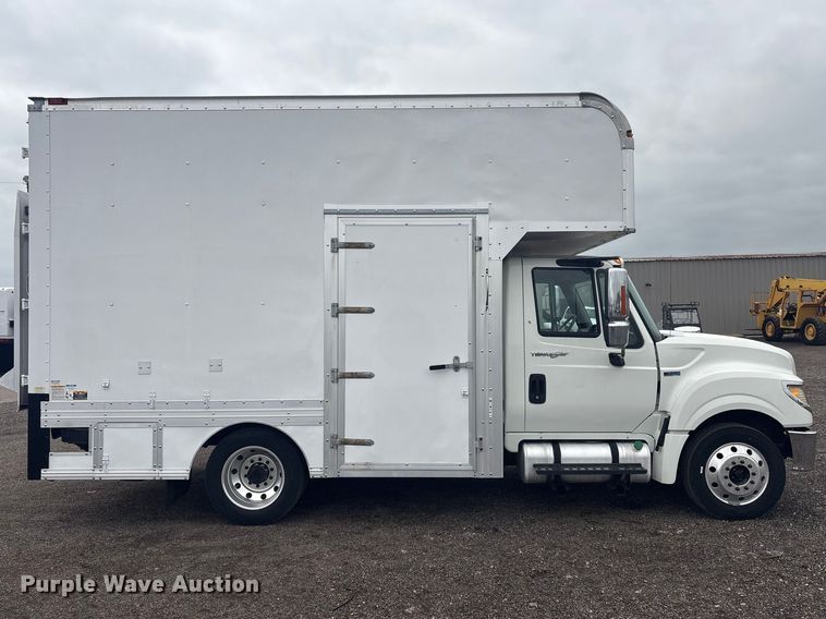 image for item EG8933 2014 International TerraStar box truck