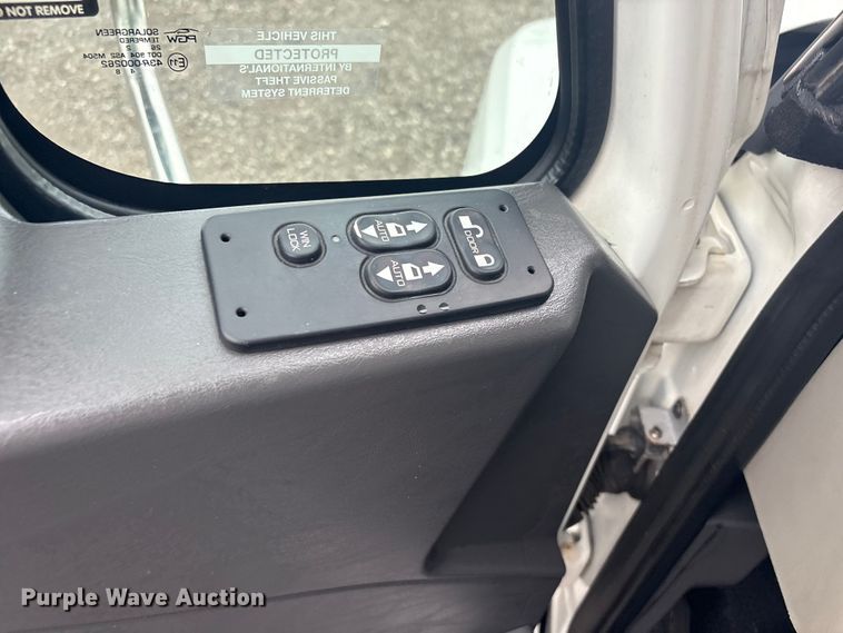 image for item EG8933 2014 International TerraStar box truck