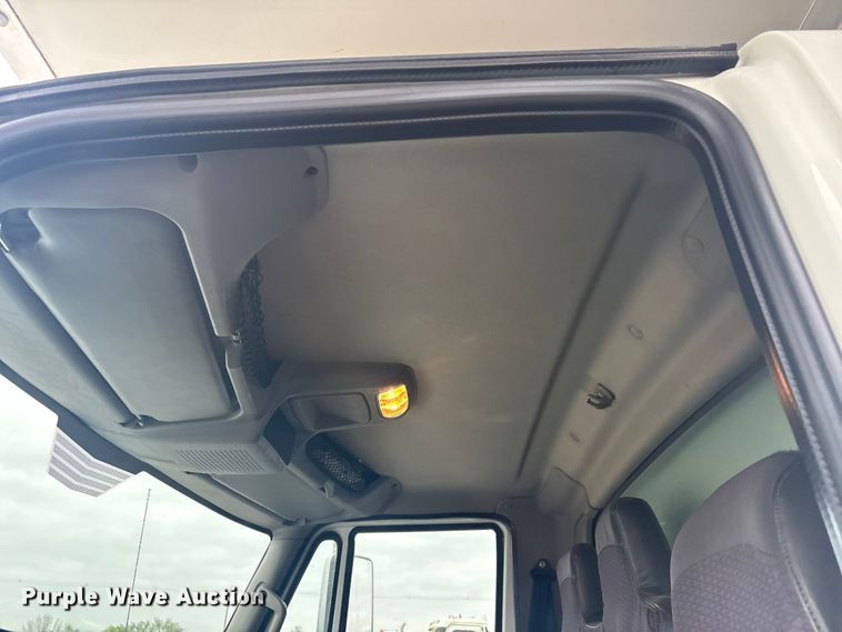 image for item EG8933 2014 International TerraStar box truck