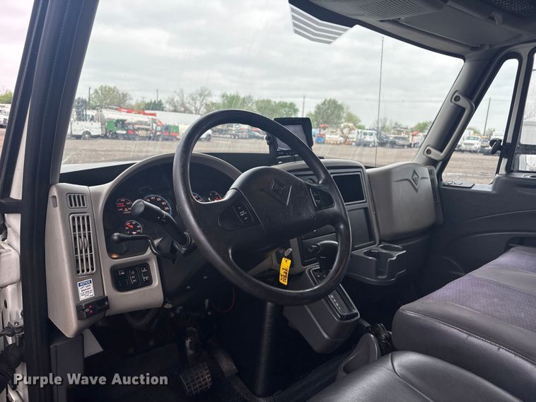 image for item EG8933 2014 International TerraStar box truck