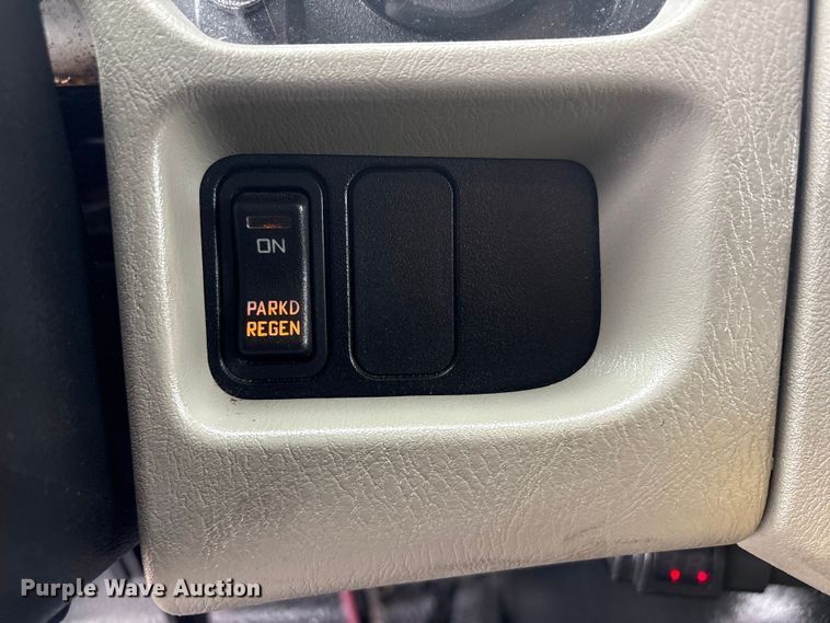image for item EG8933 2014 International TerraStar box truck