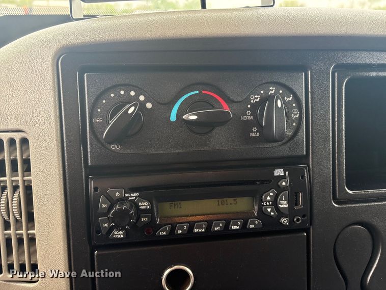 image for item EG8933 2014 International TerraStar box truck