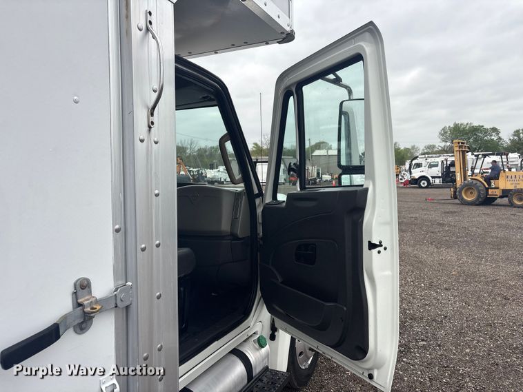 image for item EG8933 2014 International TerraStar box truck
